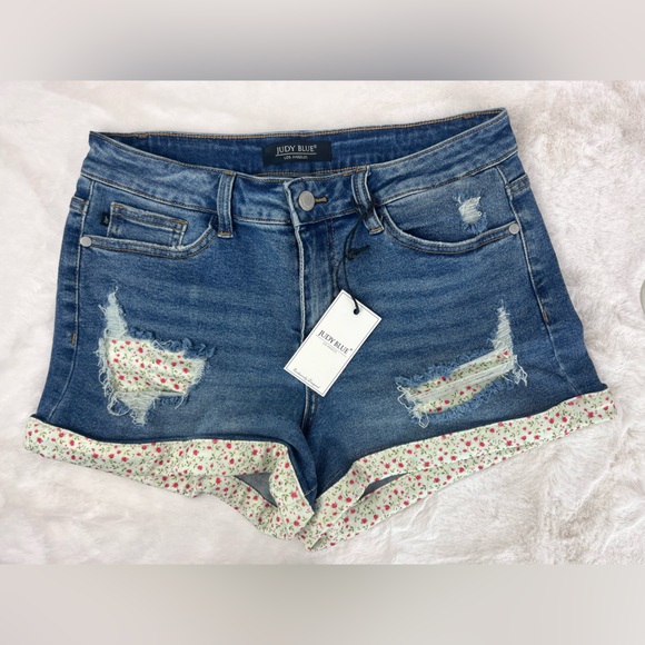 Judy Blue Pants - NWT: Judy Blue Floral Patch Rolled Cuff Distressed Denim short size large